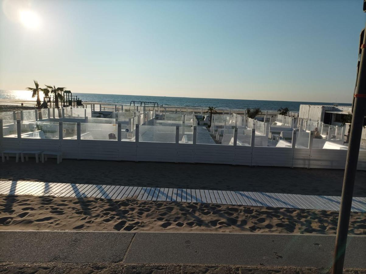 Frontaal Zeezicht In Appartement De Strandjutter ออสเทนด์ ภายนอก รูปภาพ
