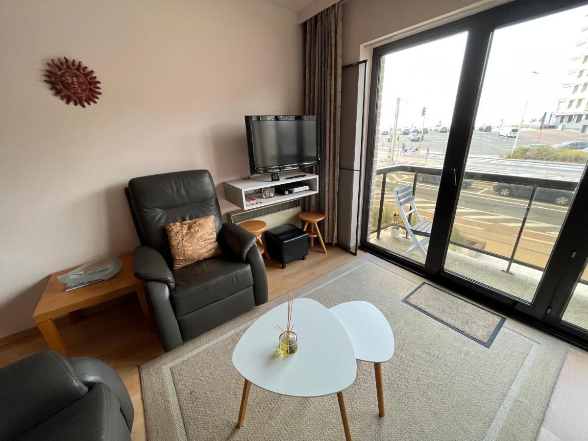 Frontaal Zeezicht In Appartement De Strandjutter ออสเทนด์ ภายนอก รูปภาพ