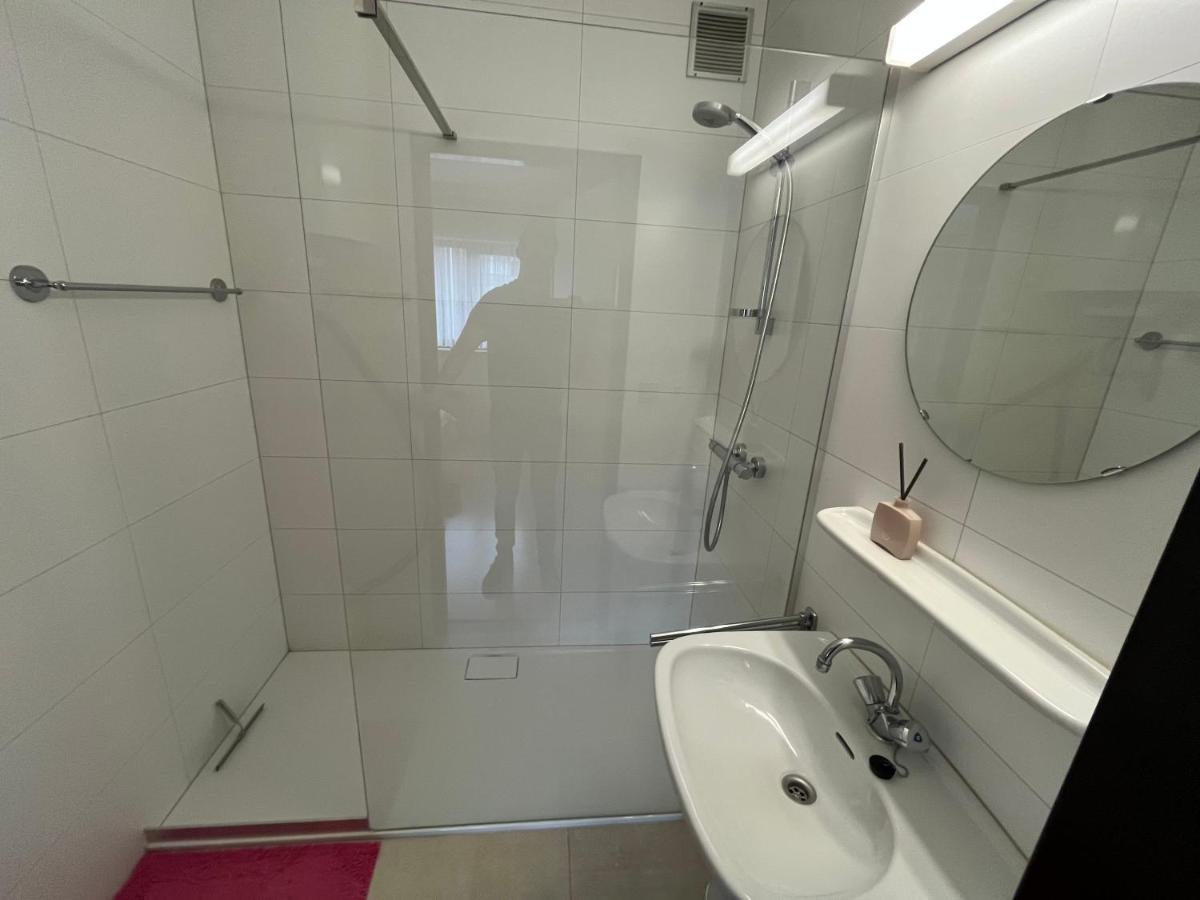Frontaal Zeezicht In Appartement De Strandjutter ออสเทนด์ ภายนอก รูปภาพ